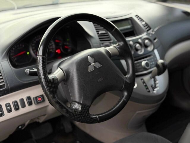 Серый Мицубиси Грандис, объемом двигателя 2.4 л и пробегом 220 тыс. км за 5700 $, фото 14 на Automoto.ua