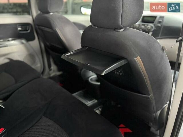 Серый Мицубиси Грандис, объемом двигателя 2.4 л и пробегом 190 тыс. км за 7099 $, фото 20 на Automoto.ua