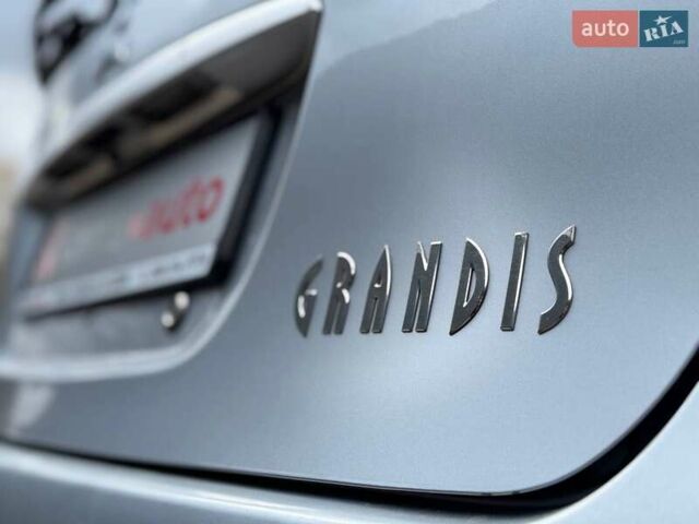 Сірий Міцубісі Грандіс, об'ємом двигуна 2.4 л та пробігом 190 тис. км за 7099 $, фото 12 на Automoto.ua