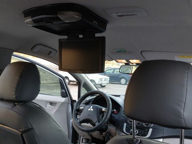 Сірий Міцубісі Грандіс, об'ємом двигуна 0 л та пробігом 296 тис. км за 7000 $, фото 4 на Automoto.ua