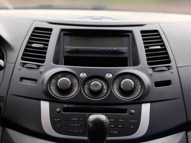 Серый Мицубиси Грандис, объемом двигателя 2.4 л и пробегом 220 тыс. км за 5700 $, фото 18 на Automoto.ua