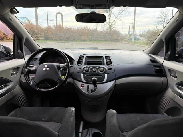 Серый Мицубиси Грандис, объемом двигателя 2.4 л и пробегом 220 тыс. км за 5700 $, фото 17 на Automoto.ua