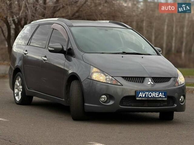 Серый Мицубиси Грандис, объемом двигателя 2.38 л и пробегом 220 тыс. км за 5700 $, фото 3 на Automoto.ua