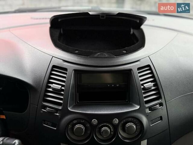 Серый Мицубиси Грандис, объемом двигателя 2.4 л и пробегом 190 тыс. км за 7099 $, фото 25 на Automoto.ua