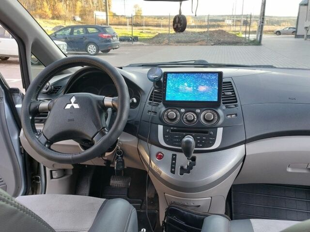 Сірий Міцубісі Грандіс, об'ємом двигуна 0 л та пробігом 296 тис. км за 7000 $, фото 7 на Automoto.ua