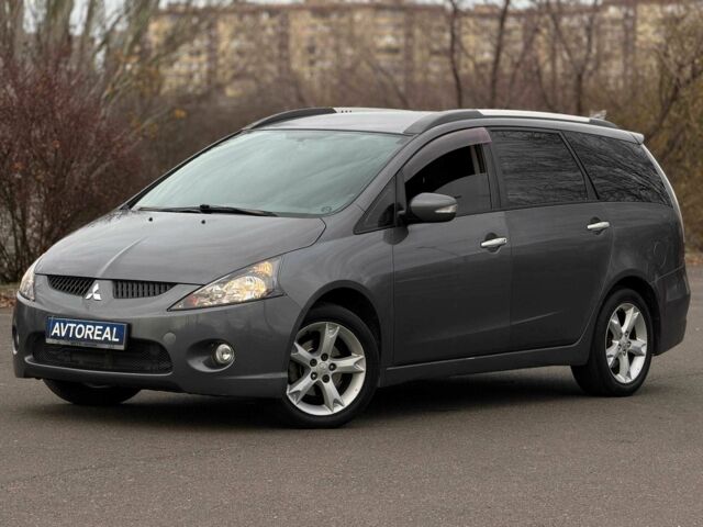Серый Мицубиси Грандис, объемом двигателя 2.4 л и пробегом 220 тыс. км за 5700 $, фото 1 на Automoto.ua