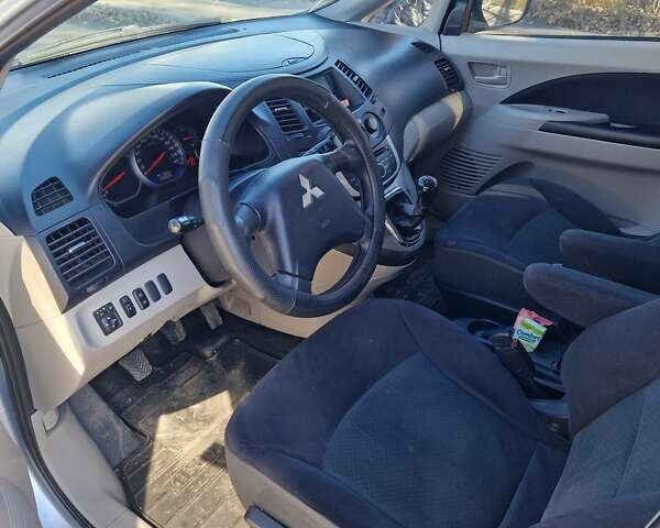 Серый Мицубиси Грандис, объемом двигателя 2.38 л и пробегом 182 тыс. км за 6199 $, фото 8 на Automoto.ua