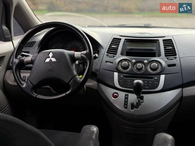 Серый Мицубиси Грандис, объемом двигателя 2.38 л и пробегом 220 тыс. км за 5700 $, фото 39 на Automoto.ua