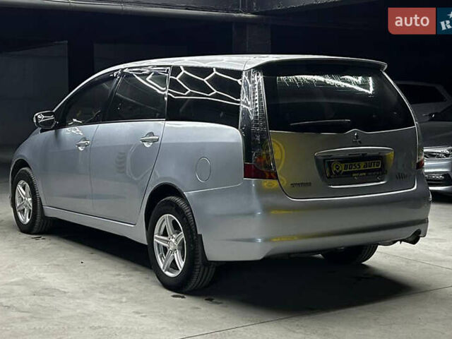 Серый Мицубиси Грандис, объемом двигателя 2.38 л и пробегом 274 тыс. км за 8300 $, фото 3 на Automoto.ua