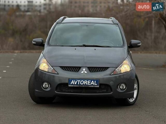 Серый Мицубиси Грандис, объемом двигателя 2.38 л и пробегом 220 тыс. км за 5700 $, фото 2 на Automoto.ua