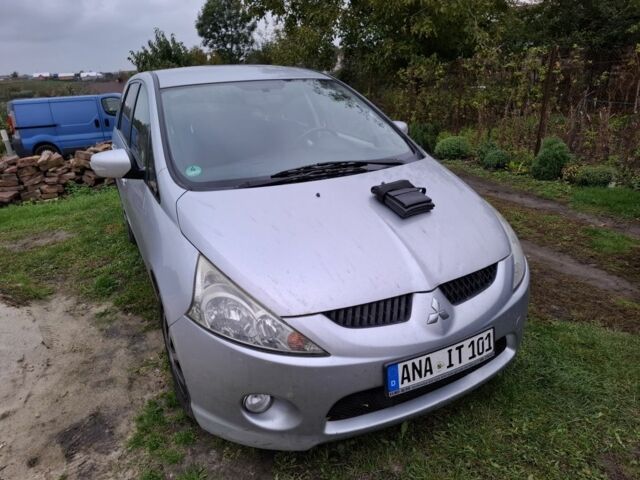 Сірий Міцубісі Грандіс, об'ємом двигуна 2 л та пробігом 237 тис. км за 3500 $, фото 1 на Automoto.ua