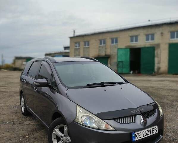 Серый Мицубиси Грандис, объемом двигателя 2.4 л и пробегом 180 тыс. км за 7500 $, фото 2 на Automoto.ua