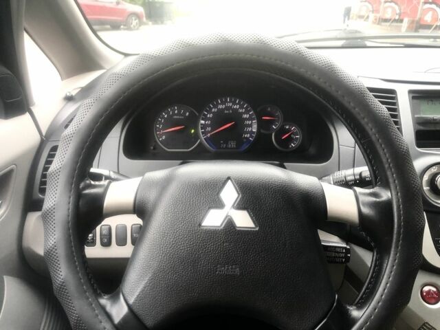 Серый Мицубиси Грандис, объемом двигателя 2.4 л и пробегом 222 тыс. км за 7800 $, фото 12 на Automoto.ua