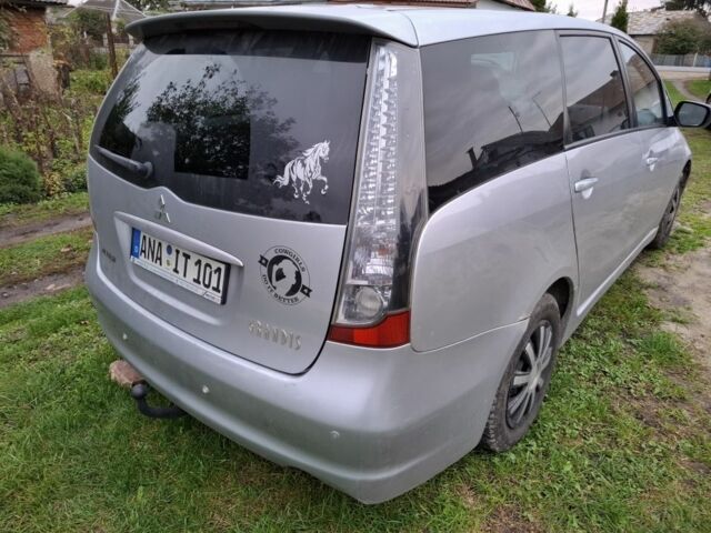 Сірий Міцубісі Грандіс, об'ємом двигуна 2 л та пробігом 237 тис. км за 3500 $, фото 3 на Automoto.ua