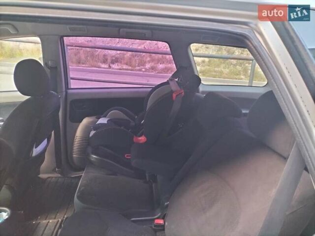 Серый Мицубиси Грандис, объемом двигателя 2.4 л и пробегом 480 тыс. км за 5800 $, фото 8 на Automoto.ua