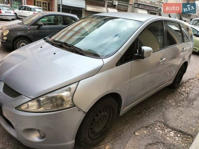 Серый Мицубиси Грандис, объемом двигателя 2.4 л и пробегом 480 тыс. км за 5800 $, фото 4 на Automoto.ua