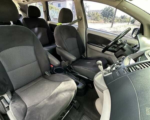 Серый Мицубиси Грандис, объемом двигателя 2.4 л и пробегом 415 тыс. км за 4800 $, фото 4 на Automoto.ua