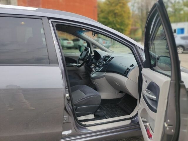 Серый Мицубиси Грандис, объемом двигателя 2.4 л и пробегом 180 тыс. км за 7500 $, фото 4 на Automoto.ua