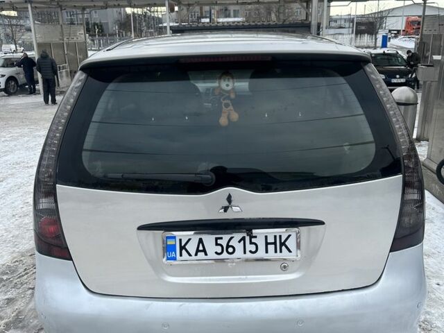 Сірий Міцубісі Грандіс, об'ємом двигуна 2.4 л та пробігом 255 тис. км за 4900 $, фото 17 на Automoto.ua