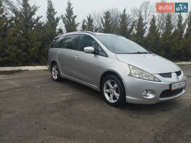 Серый Мицубиси Грандис, объемом двигателя 2.4 л и пробегом 153 тыс. км за 6900 $, фото 1 на Automoto.ua