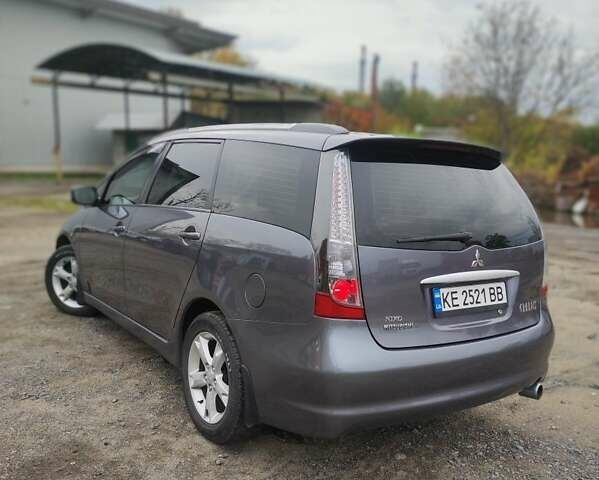 Серый Мицубиси Грандис, объемом двигателя 2.4 л и пробегом 180 тыс. км за 7500 $, фото 1 на Automoto.ua