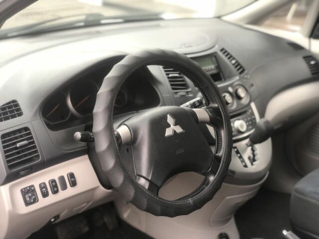 Серый Мицубиси Грандис, объемом двигателя 2.4 л и пробегом 222 тыс. км за 7800 $, фото 11 на Automoto.ua