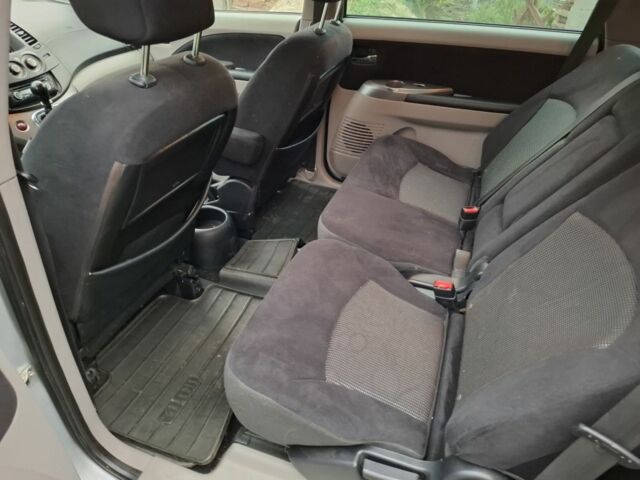 Сірий Міцубісі Грандіс, об'ємом двигуна 2 л та пробігом 237 тис. км за 3500 $, фото 6 на Automoto.ua