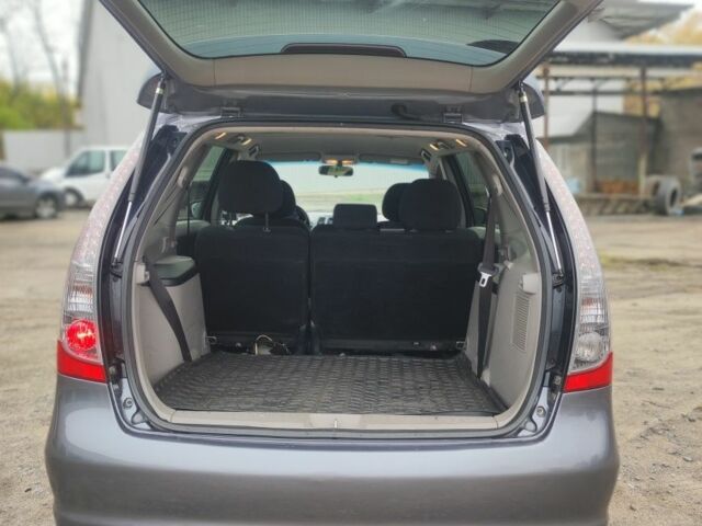 Серый Мицубиси Грандис, объемом двигателя 2.4 л и пробегом 180 тыс. км за 7500 $, фото 7 на Automoto.ua