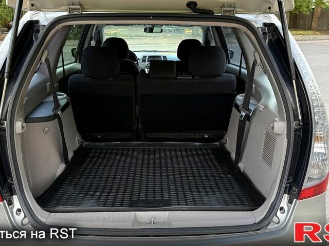 Серый Мицубиси Грандис, объемом двигателя 2.4 л и пробегом 93 тыс. км за 8800 $, фото 6 на Automoto.ua