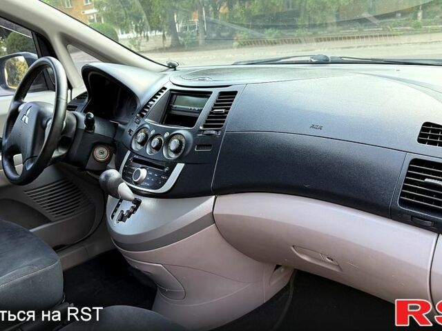 Серый Мицубиси Грандис, объемом двигателя 2.4 л и пробегом 93 тыс. км за 8800 $, фото 3 на Automoto.ua