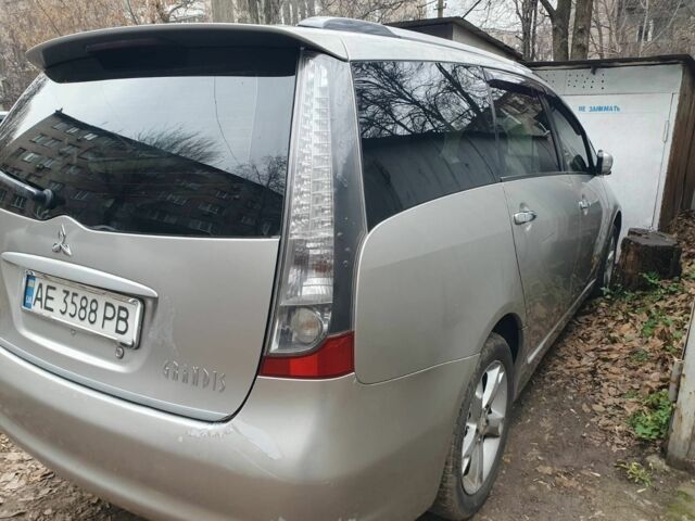 Серый Мицубиси Грандис, объемом двигателя 2.4 л и пробегом 220 тыс. км за 6000 $, фото 2 на Automoto.ua