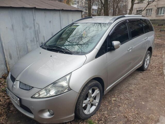 Серый Мицубиси Грандис, объемом двигателя 2.4 л и пробегом 220 тыс. км за 6000 $, фото 1 на Automoto.ua
