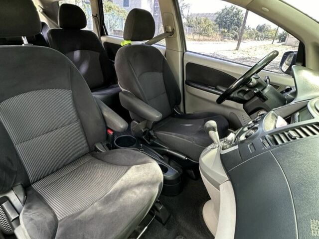 Серый Мицубиси Грандис, объемом двигателя 2.4 л и пробегом 415 тыс. км за 4800 $, фото 5 на Automoto.ua