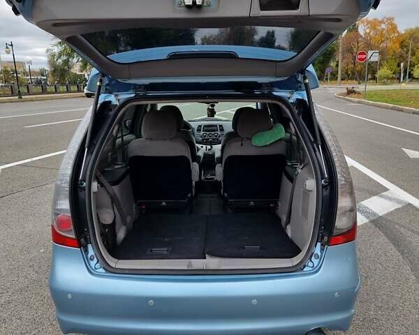 Синий Мицубиси Грандис, объемом двигателя 2.4 л и пробегом 307 тыс. км за 5700 $, фото 5 на Automoto.ua