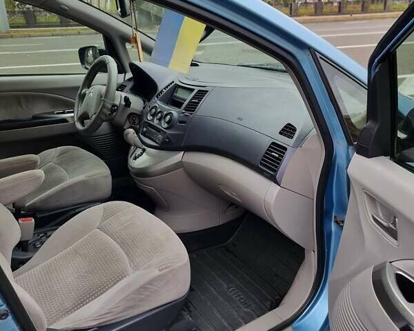 Синий Мицубиси Грандис, объемом двигателя 2.4 л и пробегом 307 тыс. км за 5700 $, фото 2 на Automoto.ua