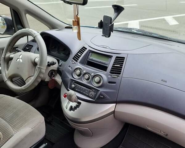 Синий Мицубиси Грандис, объемом двигателя 2.4 л и пробегом 305 тыс. км за 6500 $, фото 3 на Automoto.ua