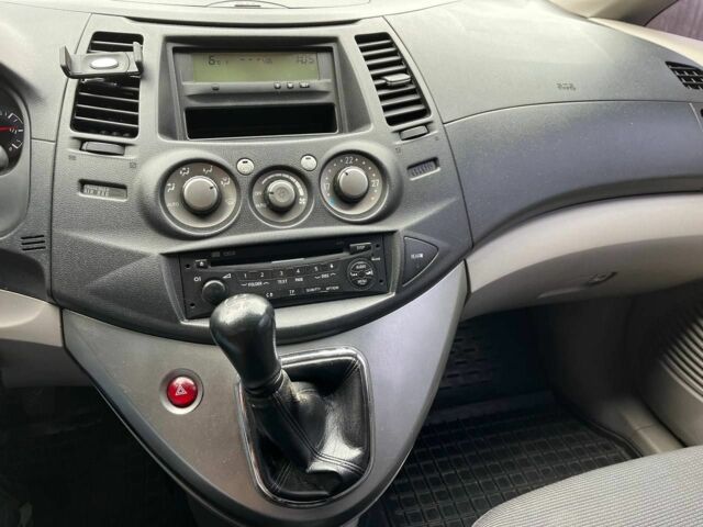 Синій Міцубісі Грандіс, об'ємом двигуна 2.4 л та пробігом 266 тис. км за 5200 $, фото 6 на Automoto.ua