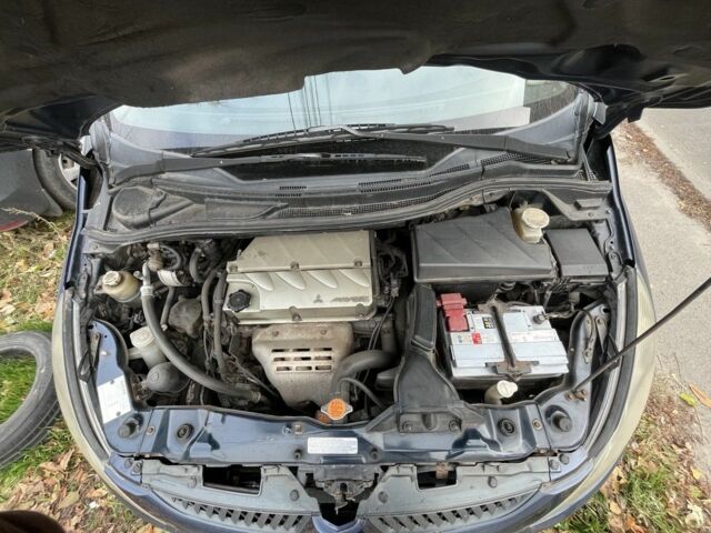 Синій Міцубісі Грандіс, об'ємом двигуна 2.4 л та пробігом 266 тис. км за 5200 $, фото 5 на Automoto.ua