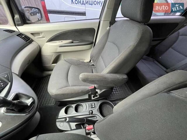 Синий Мицубиси Грандис, объемом двигателя 2.4 л и пробегом 266 тыс. км за 5200 $, фото 7 на Automoto.ua