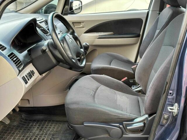 Синий Мицубиси Грандис, объемом двигателя 2.4 л и пробегом 250 тыс. км за 6490 $, фото 7 на Automoto.ua