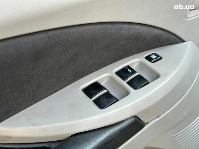 Синий Мицубиси Грандис, объемом двигателя 2.4 л и пробегом 250 тыс. км за 6490 $, фото 9 на Automoto.ua