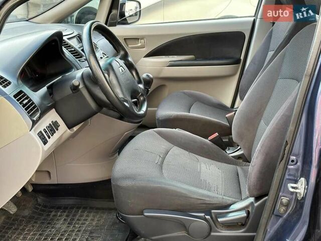 Синій Міцубісі Грандіс, об'ємом двигуна 2.4 л та пробігом 250 тис. км за 6490 $, фото 7 на Automoto.ua