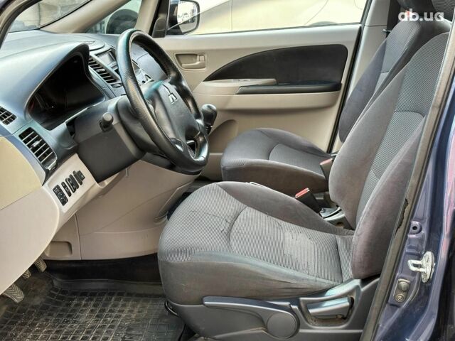 Синий Мицубиси Грандис, объемом двигателя 2.4 л и пробегом 250 тыс. км за 6490 $, фото 7 на Automoto.ua