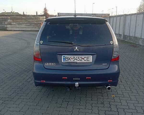 Синій Міцубісі Грандіс, об'ємом двигуна 2 л та пробігом 339 тис. км за 7000 $, фото 3 на Automoto.ua