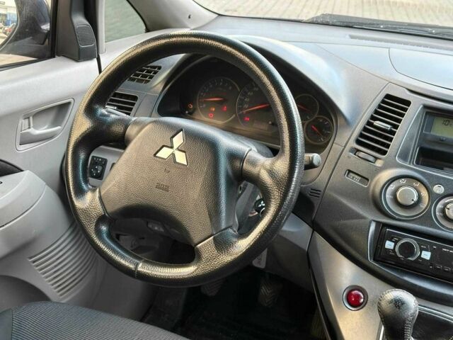 Синий Мицубиси Грандис, объемом двигателя 2.4 л и пробегом 250 тыс. км за 6490 $, фото 18 на Automoto.ua