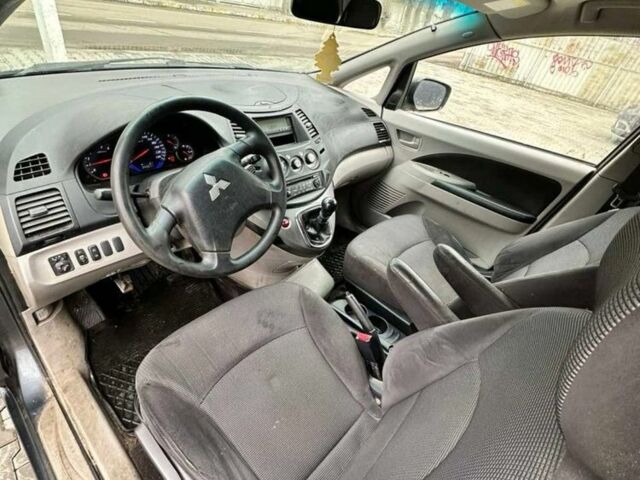 Синий Мицубиси Грандис, объемом двигателя 2 л и пробегом 280 тыс. км за 1999 $, фото 4 на Automoto.ua