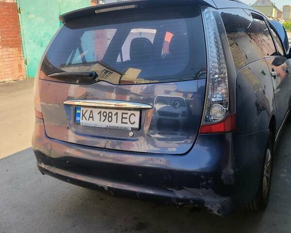 Синий Мицубиси Грандис, объемом двигателя 2.4 л и пробегом 380 тыс. км за 5700 $, фото 2 на Automoto.ua