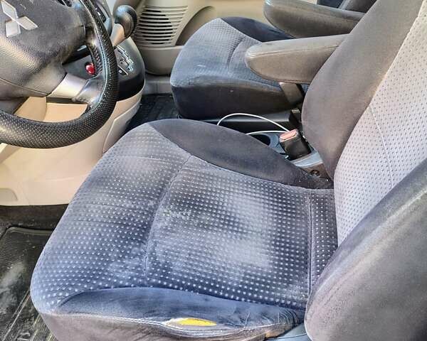 Синий Мицубиси Грандис, объемом двигателя 2.4 л и пробегом 380 тыс. км за 5700 $, фото 12 на Automoto.ua