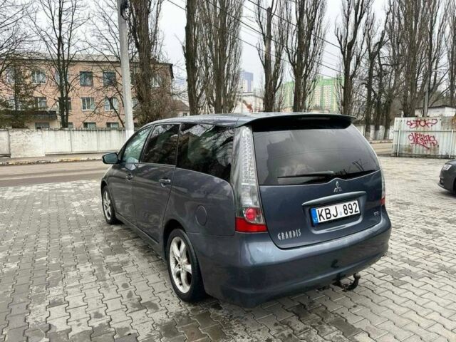 Синий Мицубиси Грандис, объемом двигателя 2 л и пробегом 280 тыс. км за 1999 $, фото 3 на Automoto.ua