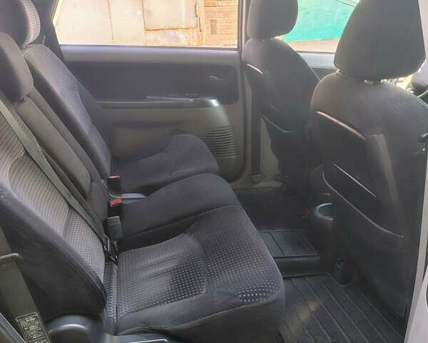 Синий Мицубиси Грандис, объемом двигателя 2.4 л и пробегом 380 тыс. км за 5700 $, фото 4 на Automoto.ua